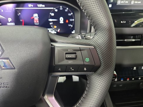 New 2025 Mitsubishi Outlander SEL image 16