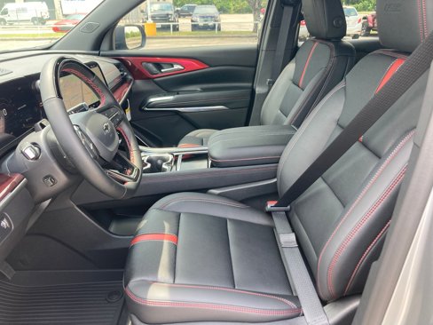 New 2026 Chevrolet Traverse RS w/ LPO, Floor Liner Package image 4
