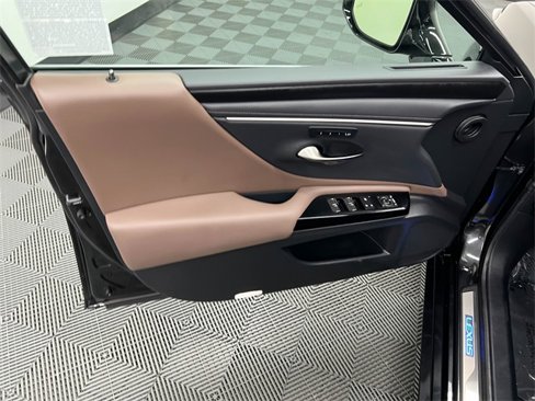 Certified 2024 Lexus ES 300h w/ Premium Package image 9