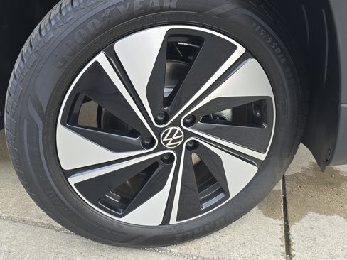New 2025 Volkswagen Taos SE image 14