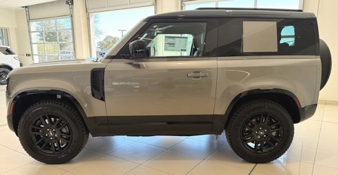 New 2025 Land Rover Defender 90 X-Dynamic SE image 4