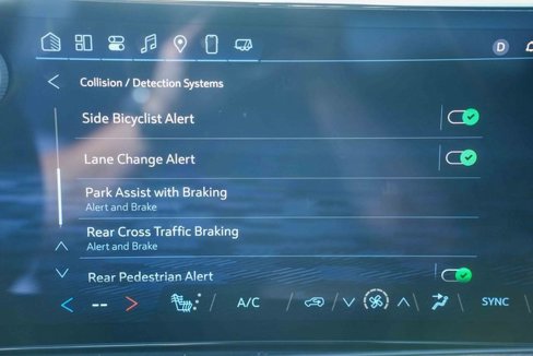 Used 2025 Chevrolet Suburban Z71 image 53