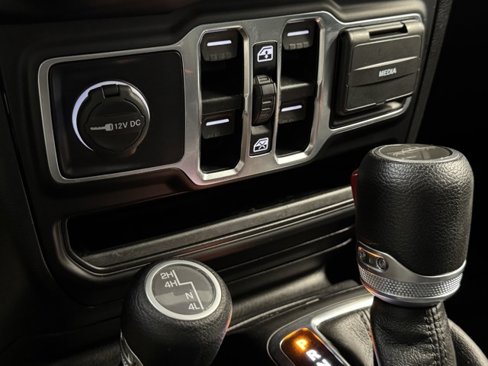 Used 2021 Jeep Gladiator Willys image 28