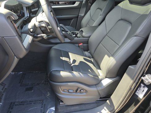 New 2025 Porsche Cayenne image 5