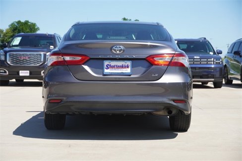 Used 2018 Toyota Camry LE image 7