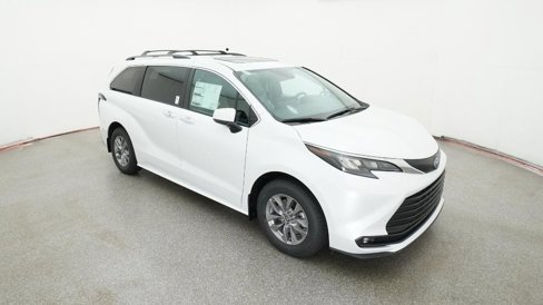 New 2025 Toyota Sienna XLE image 16
