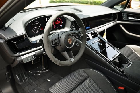 New 2025 Porsche Panamera 4 image 4