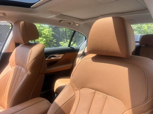 Used 2022 BMW 740i xDrive image 20