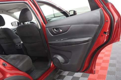 Used 2015 Nissan Rogue SV image 18
