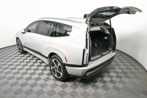 New 2026 Hyundai Ioniq 9 Calligraphy image 5