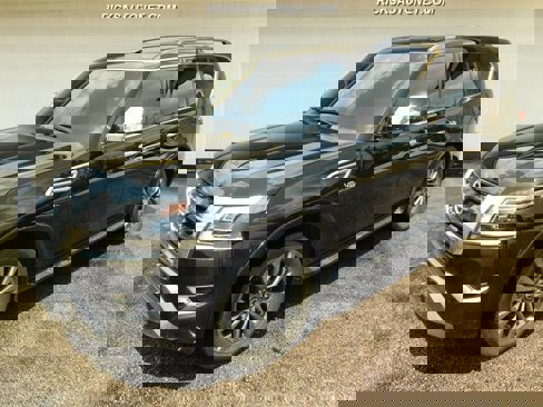 Used 2021 Nissan Armada Platinum image 2
