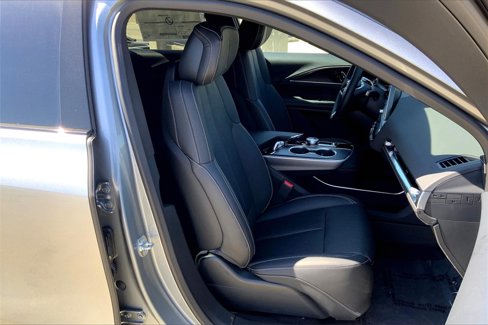Used 2025 Cadillac Lyriq Luxury image 34