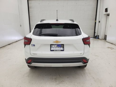 Used 2024 Chevrolet Trax LT image 11