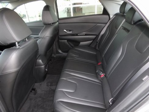 Used 2024 Hyundai Elantra Limited image 19
