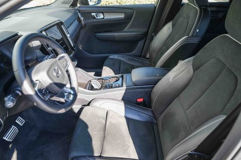 Used 2022 Volvo XC40 T5 R-Design image 17