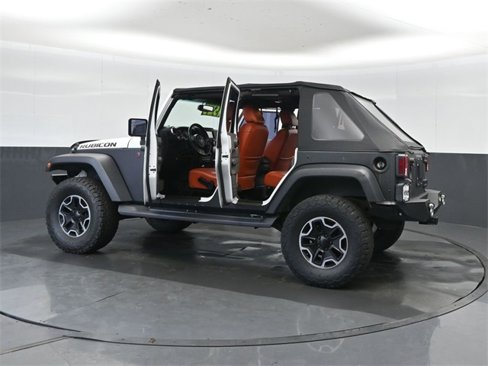 Used 2015 Jeep Wrangler Unlimited Rubicon image 32