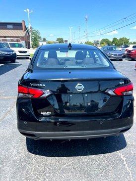 Used 2023 Nissan Versa SV image 4