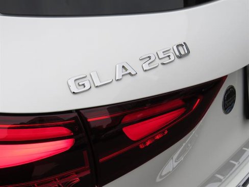 Certified 2025 Mercedes-Benz GLA 250 4MATIC image 30