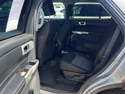 Used 2022 Ford Explorer XLT image 35