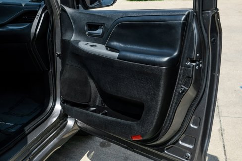 Used 2019 Toyota Sienna SE image 39