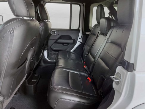 Used 2022 Jeep Wrangler Unlimited Sahara image 22