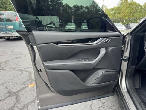 Used 2022 Maserati Levante GT image 19