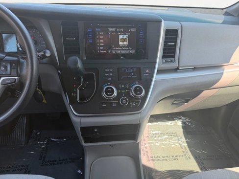 Used 2016 Toyota Sienna LE image 20