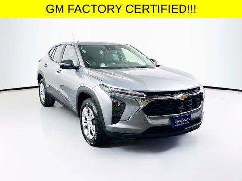 Certified 2025 Chevrolet Trax LS w/ Driver Confidence Package image 1