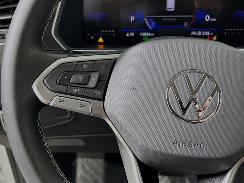 Used 2023 Volkswagen Tiguan SE image 19