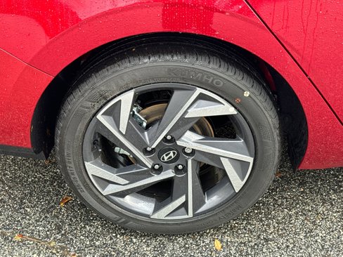 Certified 2025 Hyundai Elantra SEL image 17