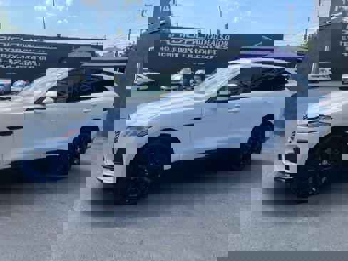Used 2023 Jaguar F-PACE S image 10