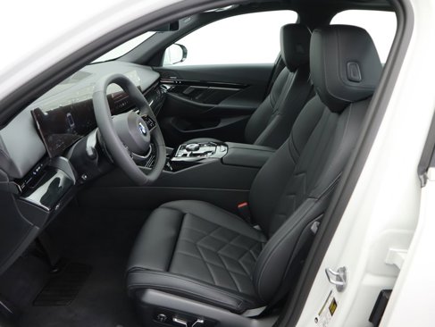 Used 2025 BMW 530i w/ Premium Package image 20