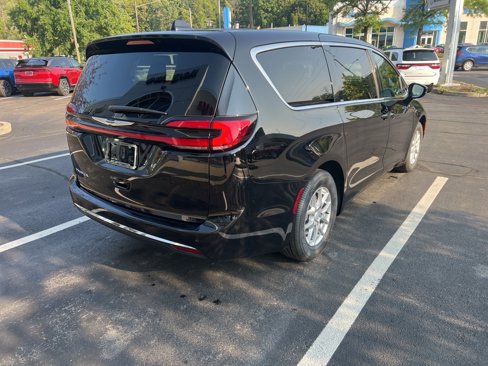 New 2025 Chrysler Pacifica Select image 5