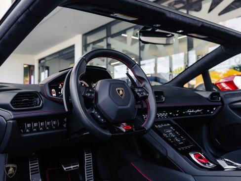 Used 2021 Lamborghini Huracan EVO image 32