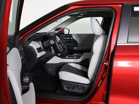 New 2025 Mitsubishi Outlander SE image 33