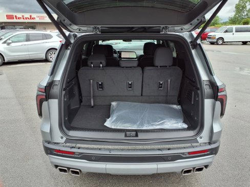 New 2025 Chevrolet Traverse LT w/ Sun and Wheel Package image 8