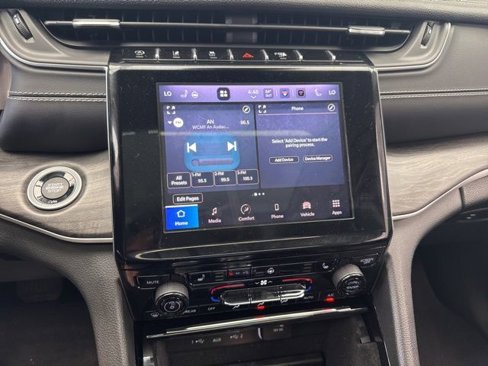 Used 2022 Jeep Grand Cherokee Limited image 19