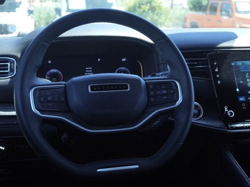Used 2023 Jeep Wagoneer L Series II image 27
