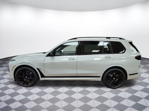 New 2026 BMW X7 M60i image 2