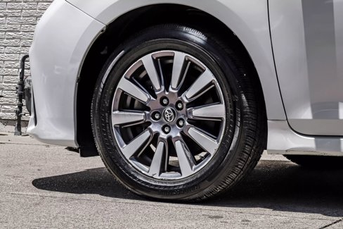 Used 2020 Toyota Sienna Limited Premium image 48