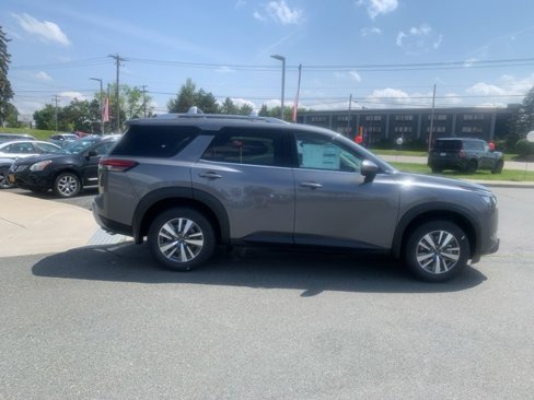 New 2025 Nissan Pathfinder SL image 8