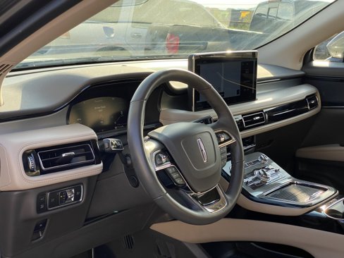 Used 2023 Lincoln Nautilus AWD w/ Premium Package image 11