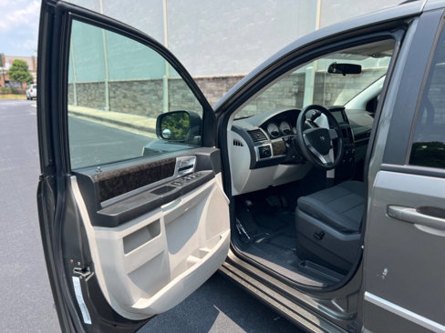 Used 2010 Dodge Grand Caravan Crew w/ Entertainment Group 2 image 7