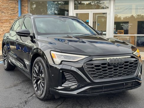 Used 2024 Audi Q8 e-tron Prestige image 32