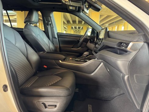 Used 2021 Toyota Highlander XSE image 30