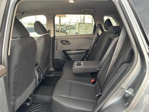 Used 2023 Nissan Rogue S image 16