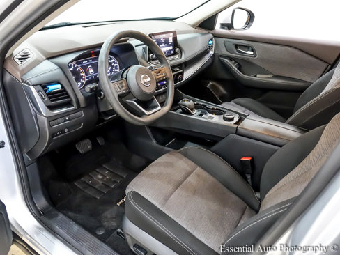 Used 2023 Nissan Rogue SV image 14