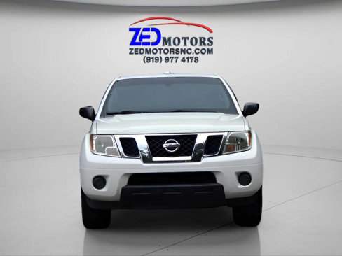 Used 2016 Nissan Frontier SV image 2
