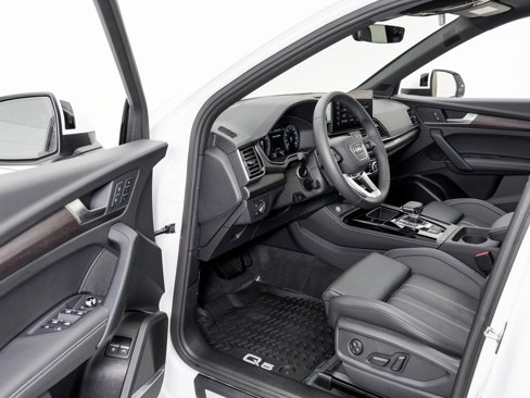 Used 2024 Audi Q5 e Premium Plus image 7