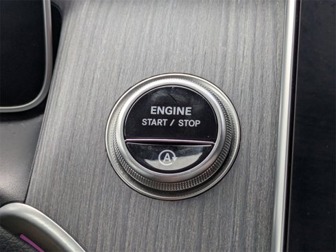 Used 2025 Mercedes-Benz GLC 300 4MATIC image 35